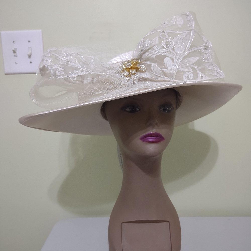Ms Divine Derby Elite
